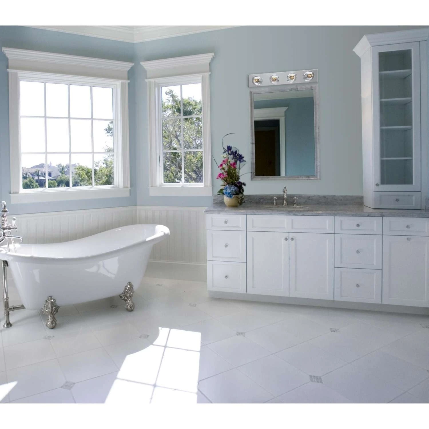 Westinghouse Chrome Silver 4 Lights Incandescent Bathroom Bar Fixture Wall Mount 2 Westinghouse Chrome Silver 4 Lights Incandescent Bathroom Bar Fixture Wall Mount - Image 2